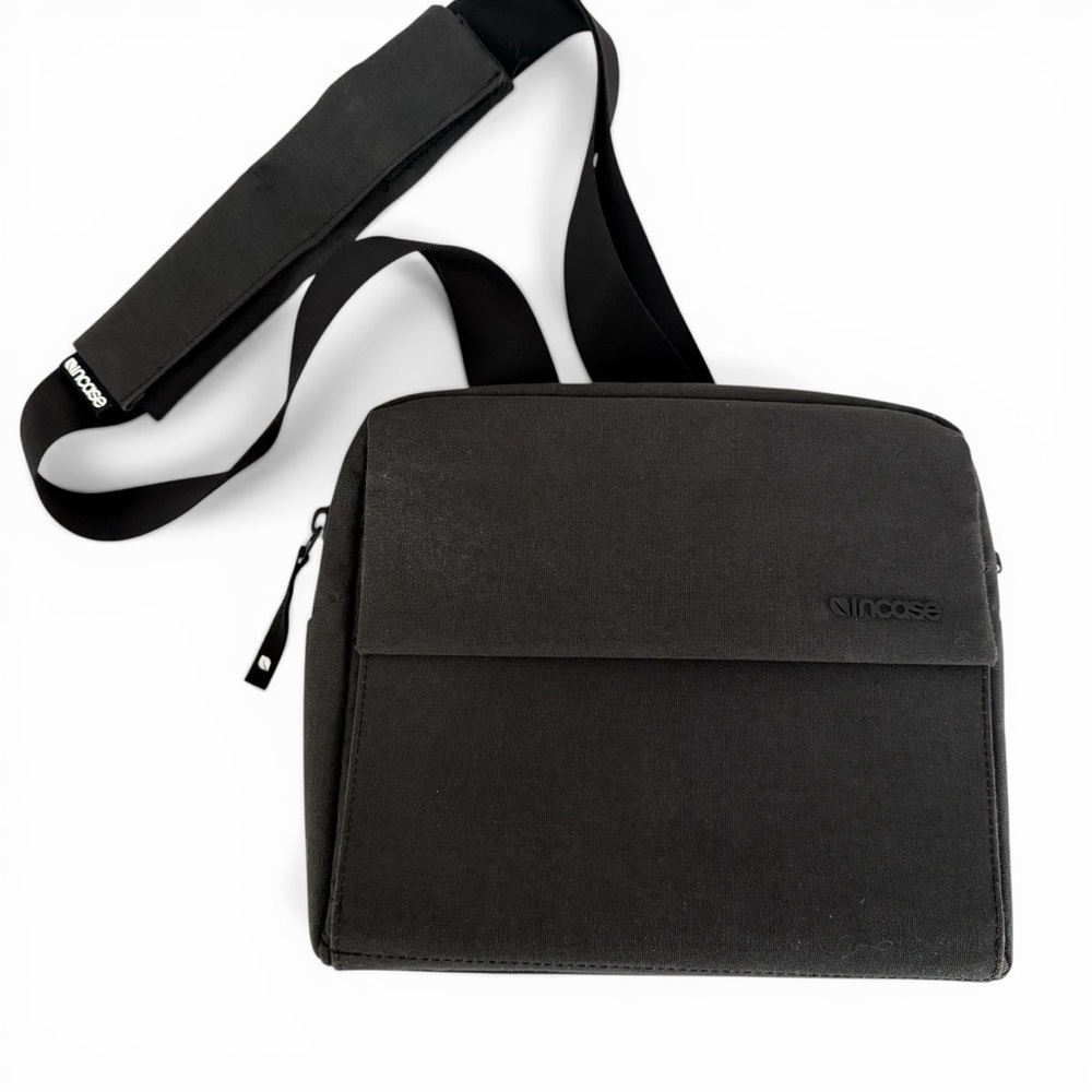 INCASE grey Field Bag View iPad Mini Crossbody Tech Minimalist sleek compact
